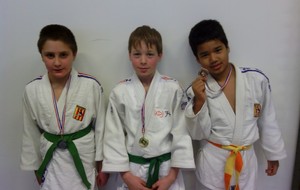 DES BENJAMINS DU JUDO-CLUB DU FAUCIGNY SUR LE PODIUM